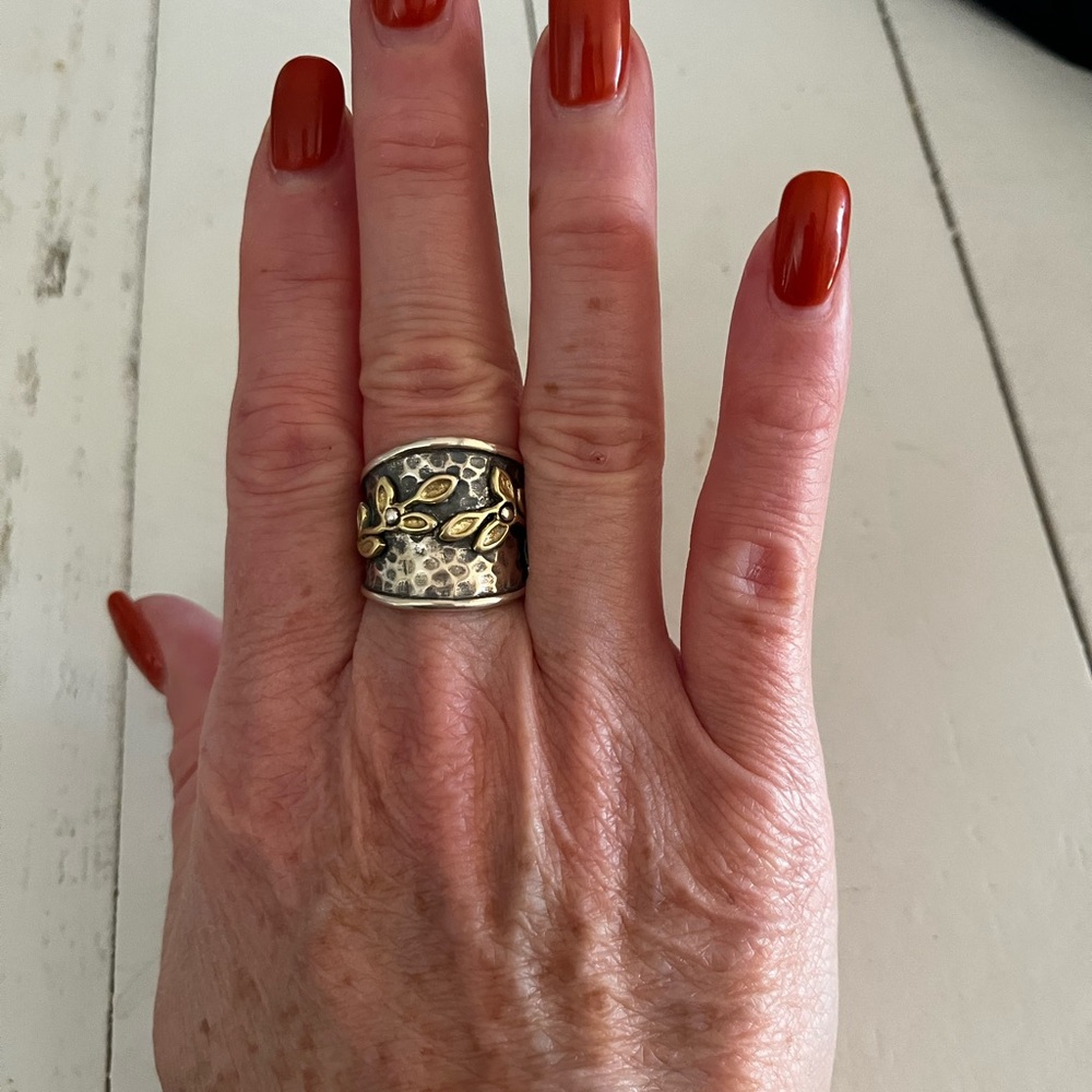 Elegant Silver and Gold Leaf Ring